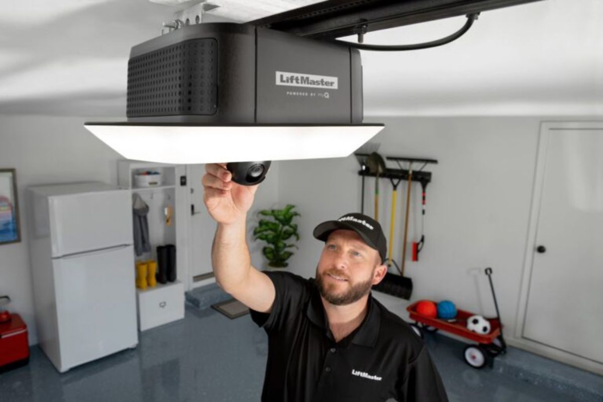 Garage door installation service
